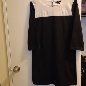 Dress black and white small but straight h&m new